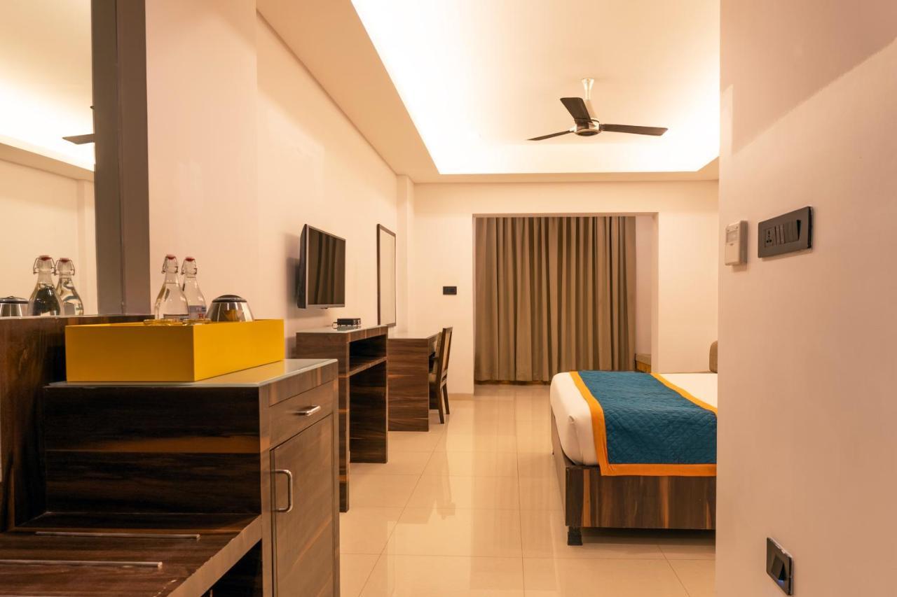 Zone Connect By The Park Parra Goa Hotel Anjuna Exterior photo