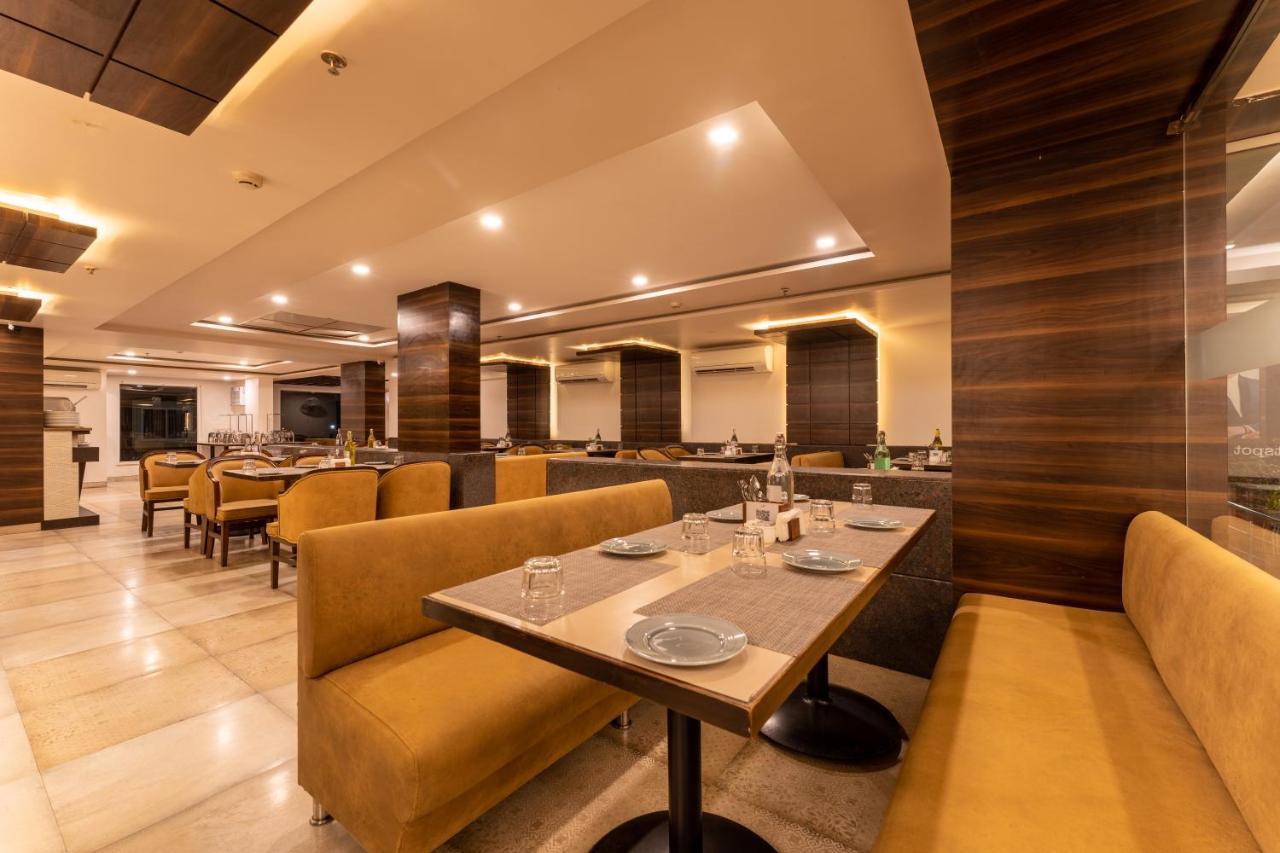Zone Connect By The Park Parra Goa Hotel Anjuna Exterior photo
